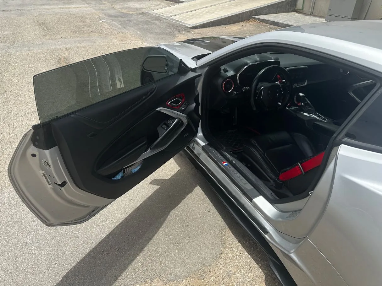 Car image 11