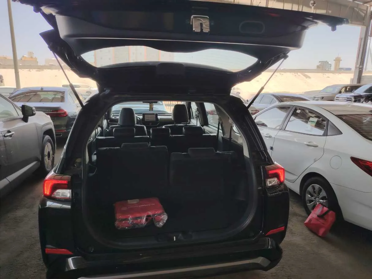 Car image 30