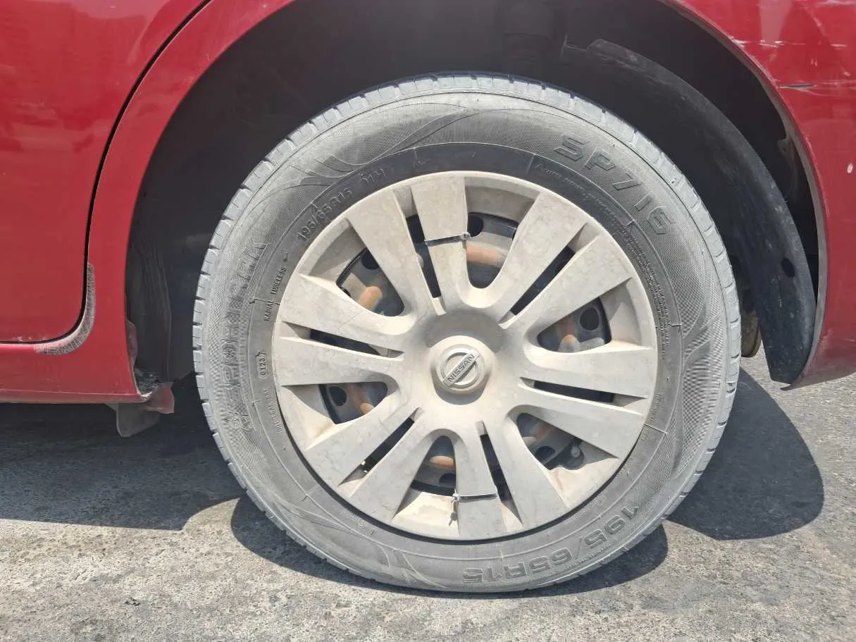 Car image 9