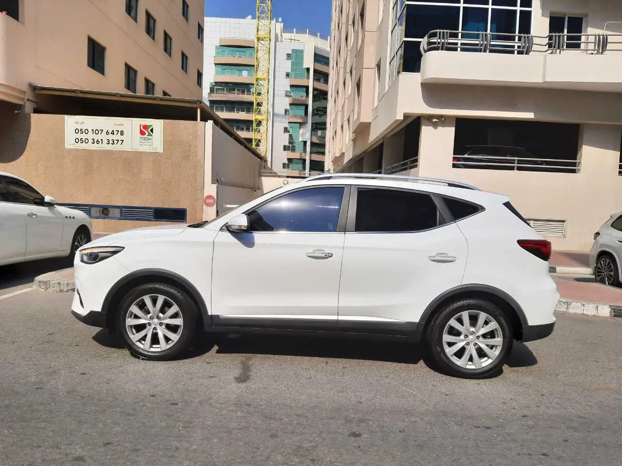 Car image 4