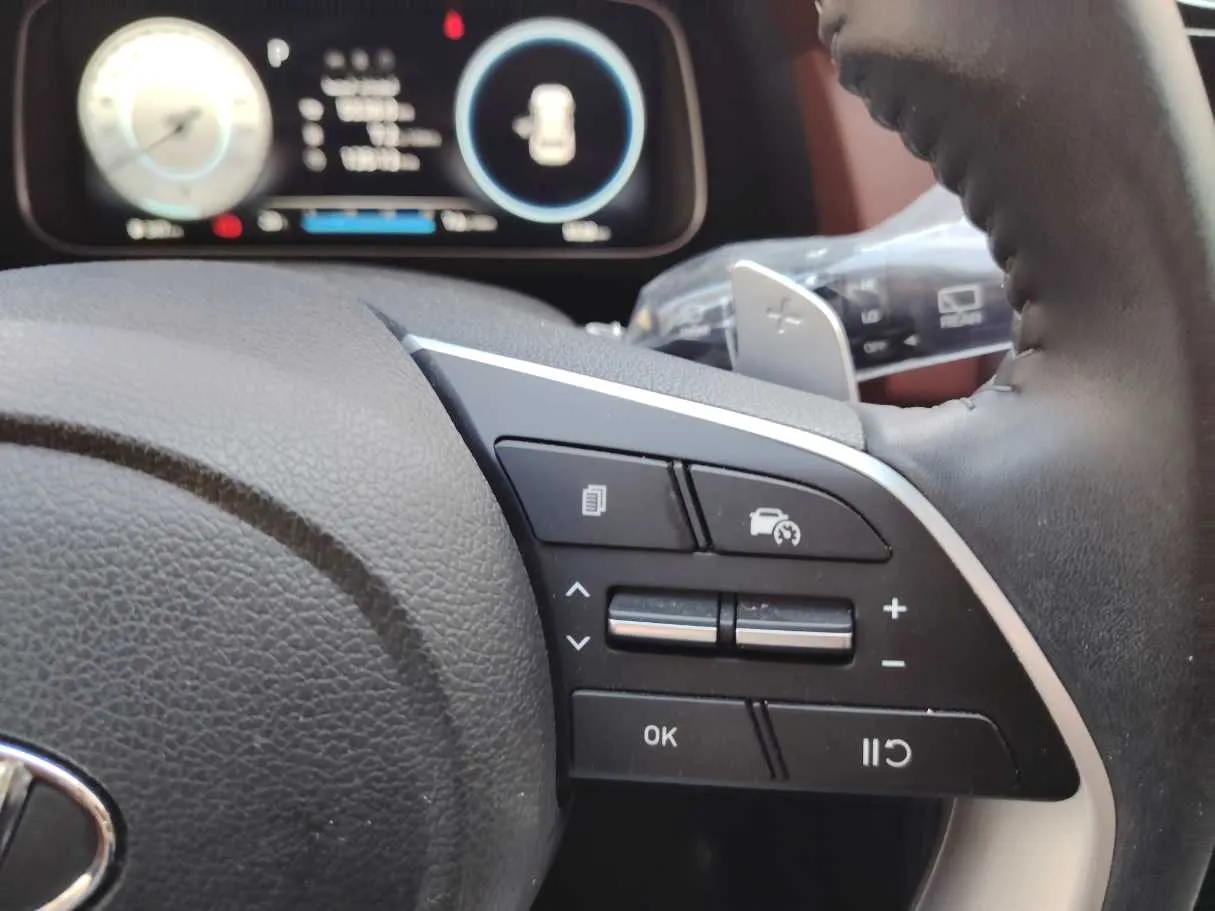Car image 23