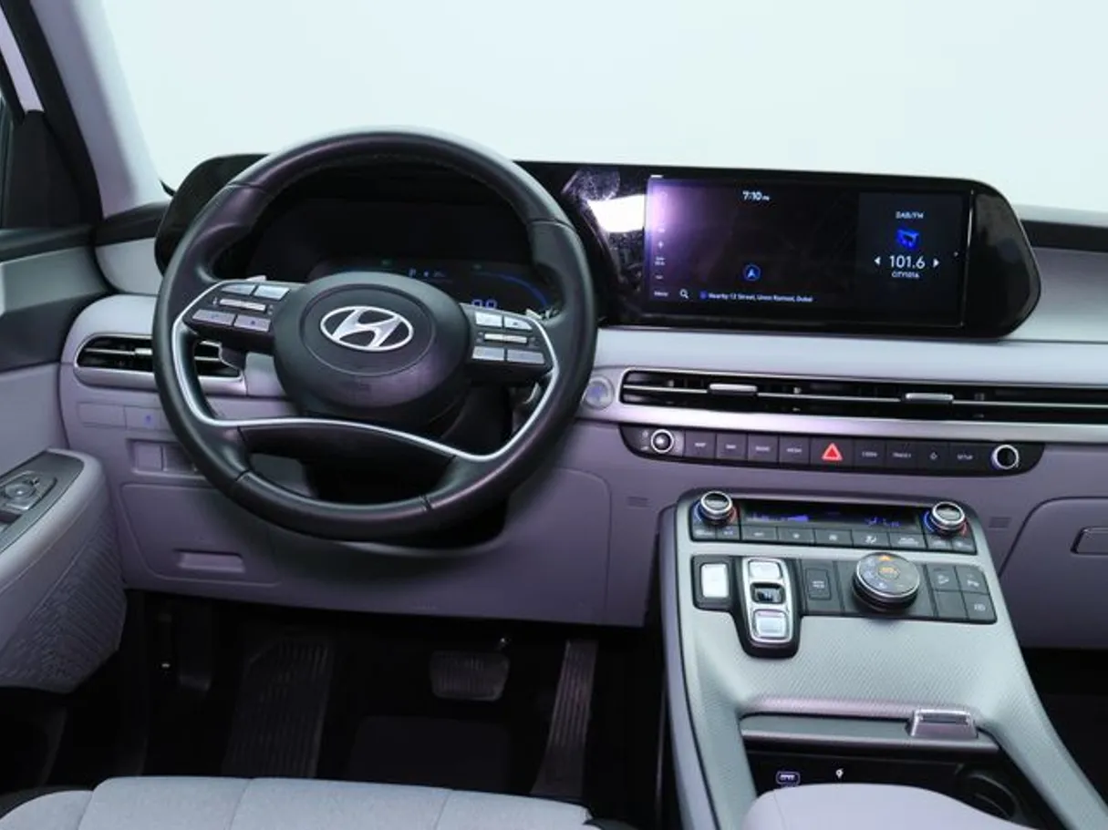 Car image 9