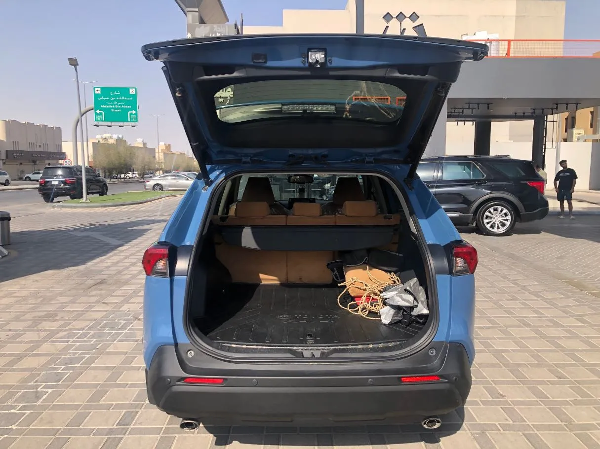 Car image 21