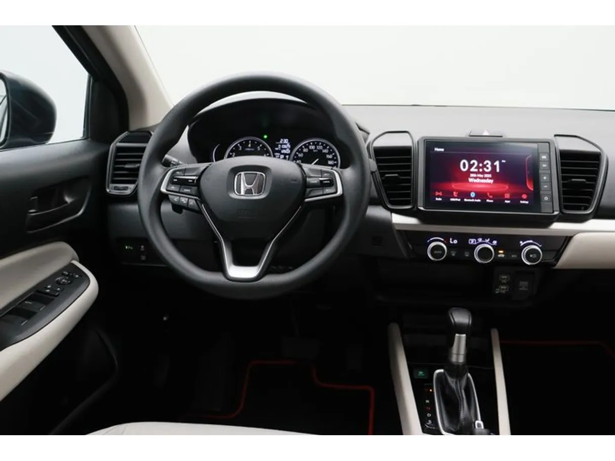 Car image 14