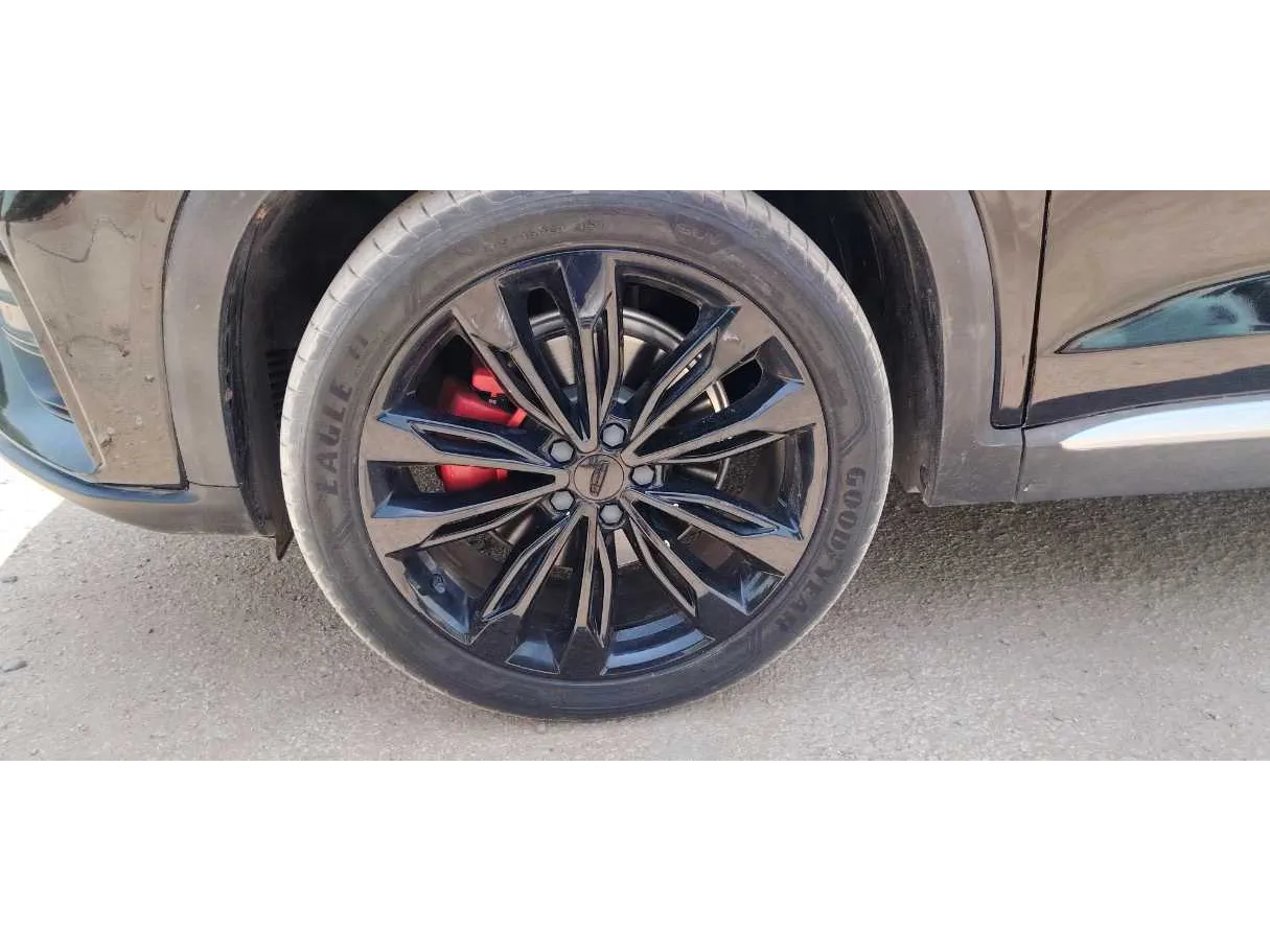 Car image 10