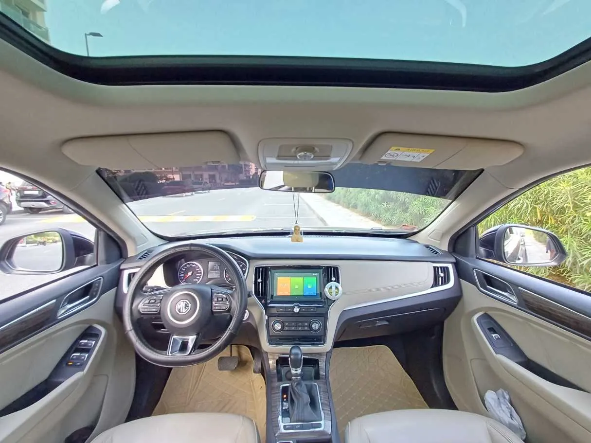 Car image 17