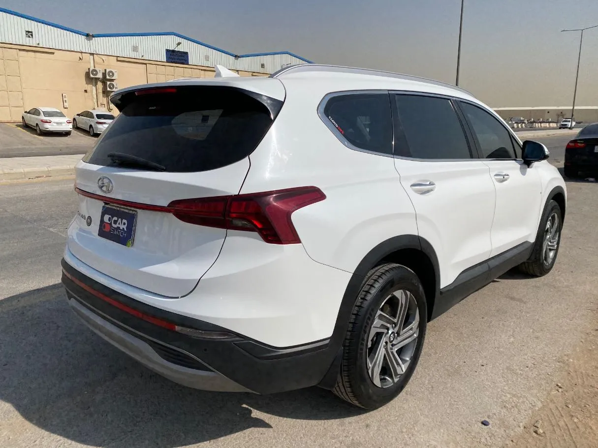 Car image 4