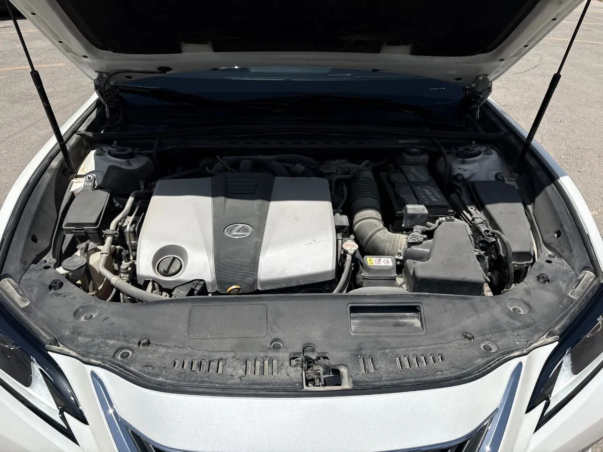 Car image 25