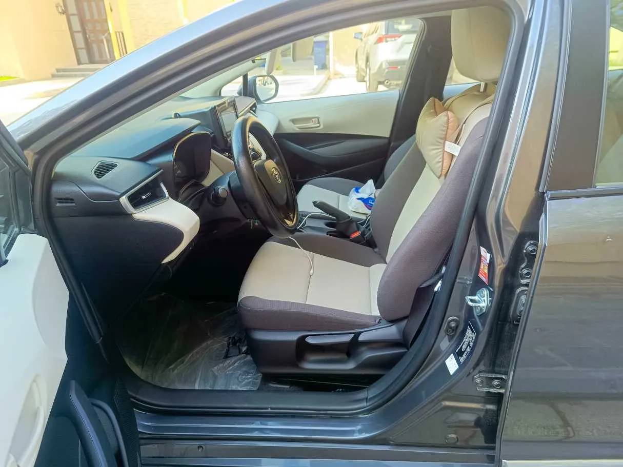 Car image 13