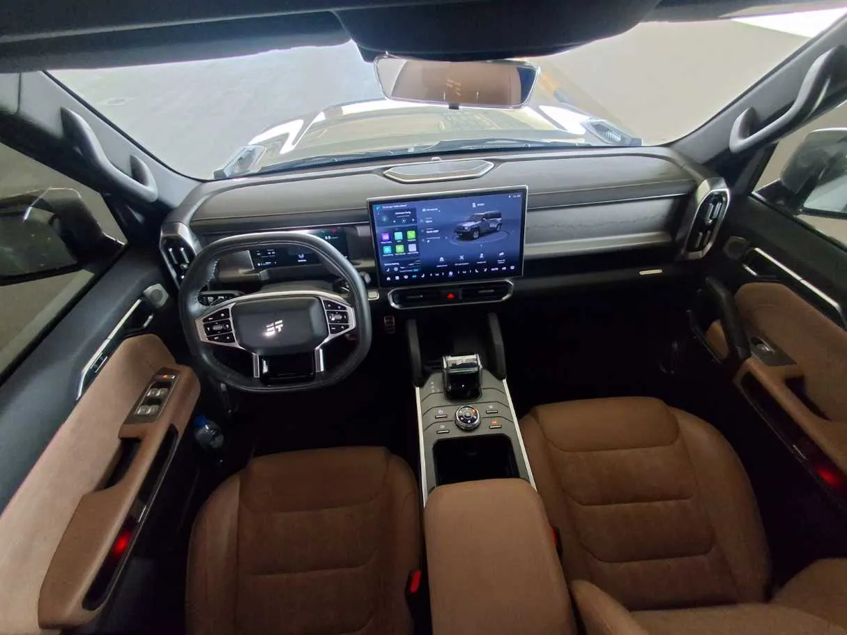 Car image 14