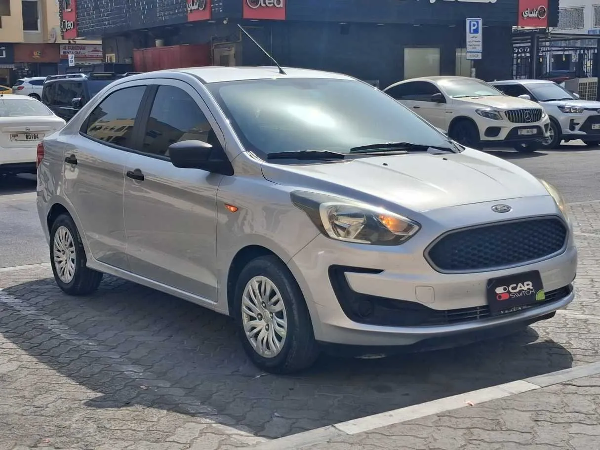 Car image 3