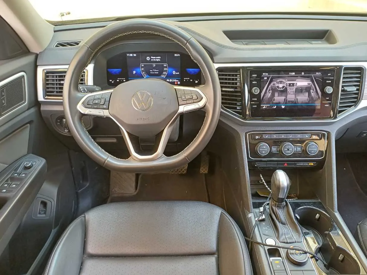 Car image 18