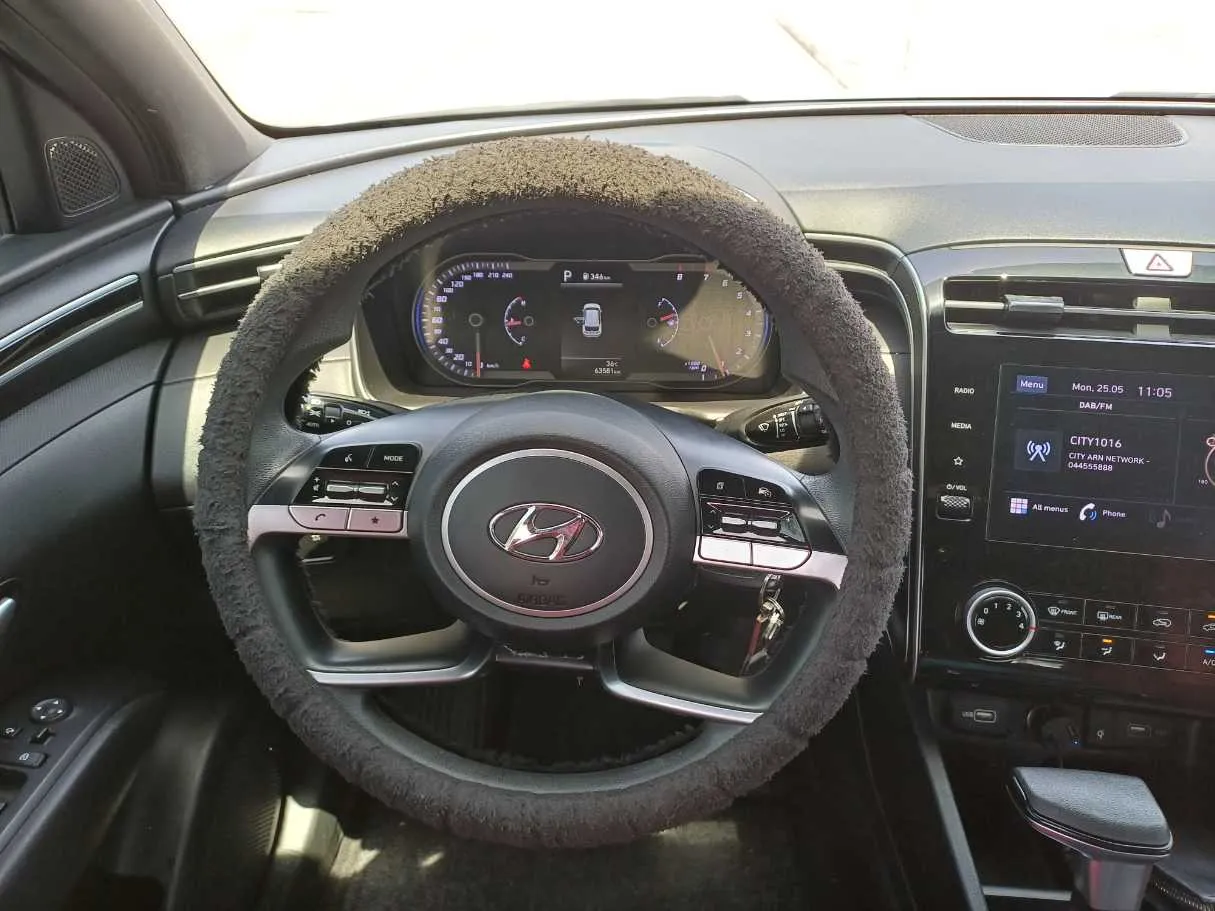 Car image 16