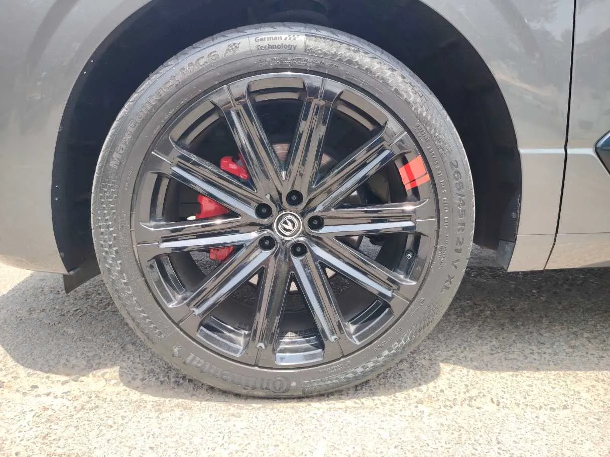 Car image 9