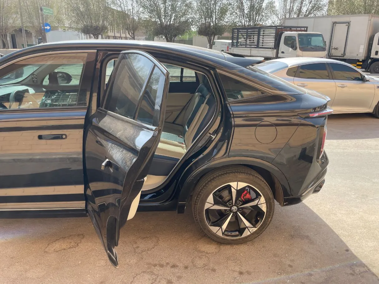 Car image 15