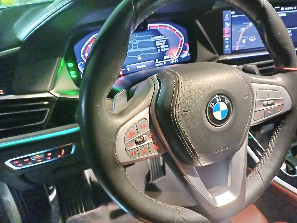 Car image 16