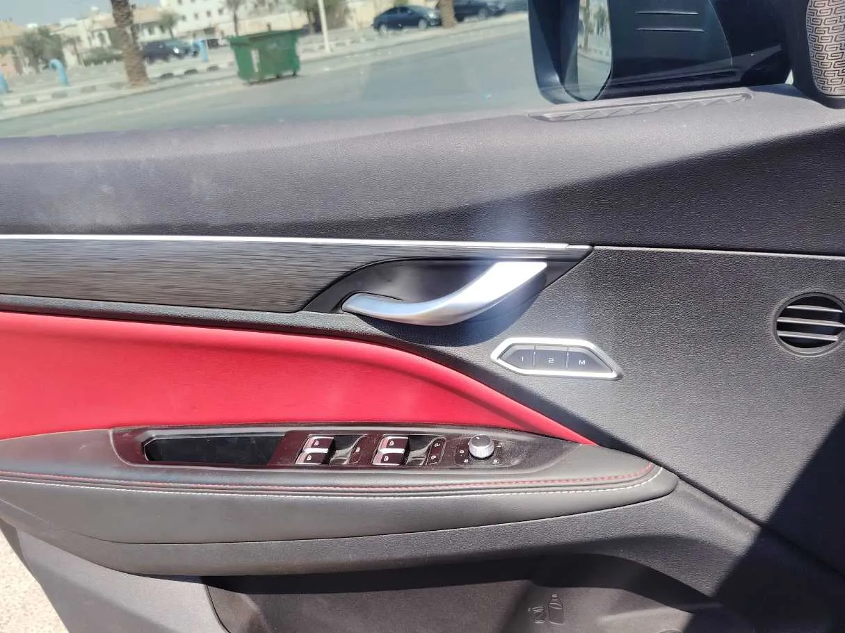Car image 27