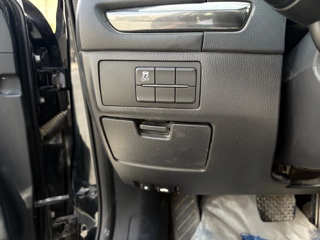 Car image 24
