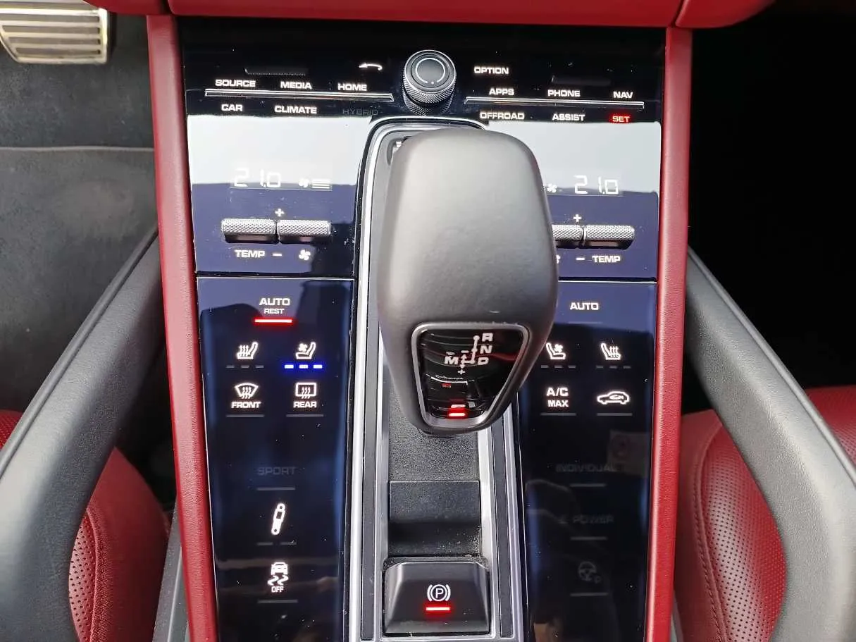 Car image 25