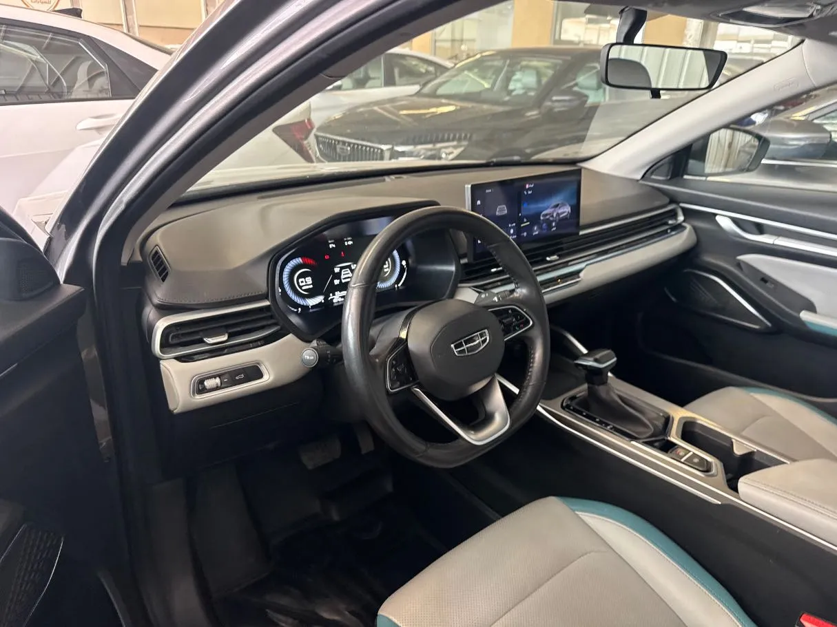 Car image 12