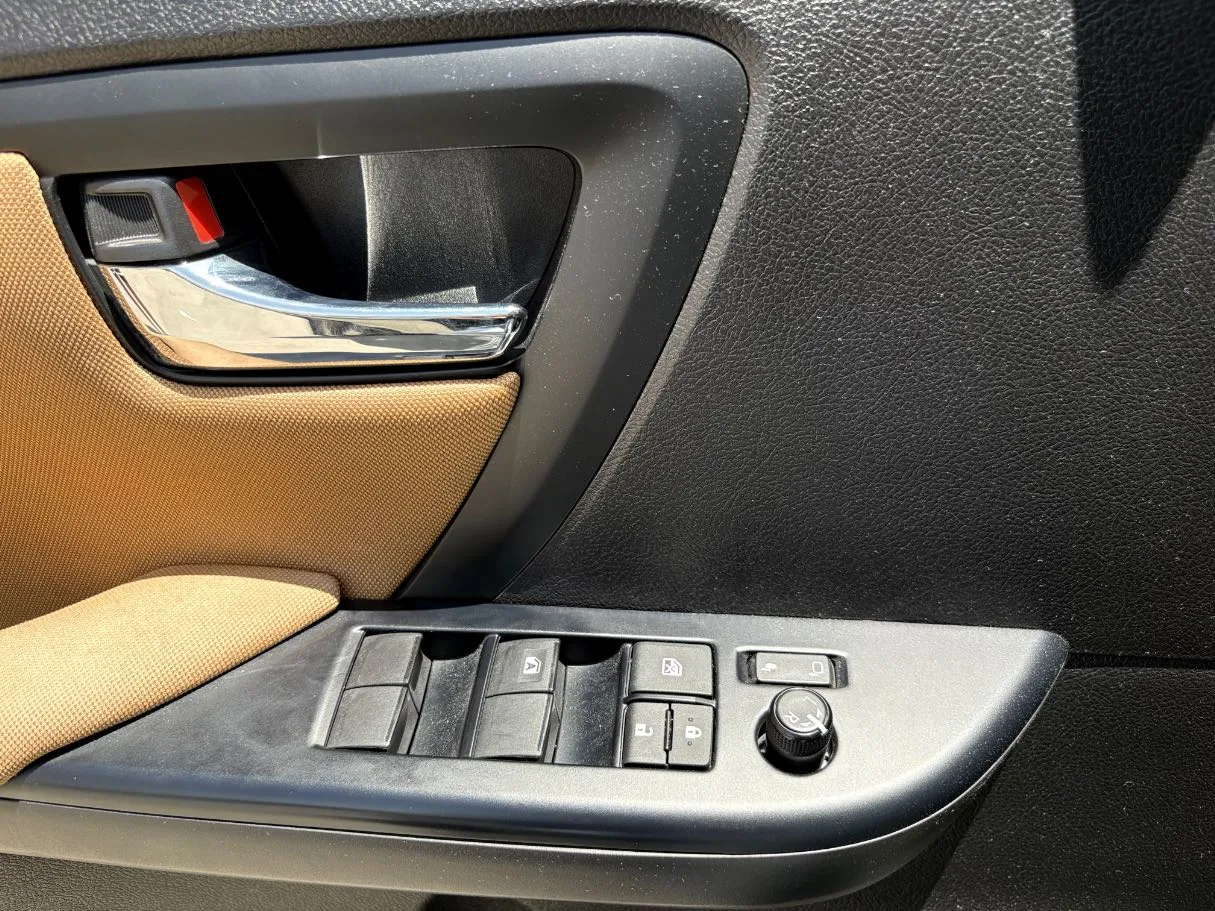 Car image 27
