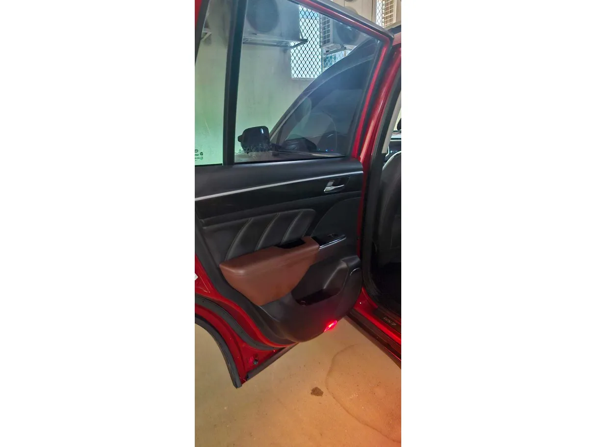 Car image 25