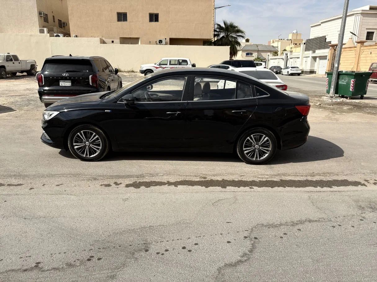 Car image 8