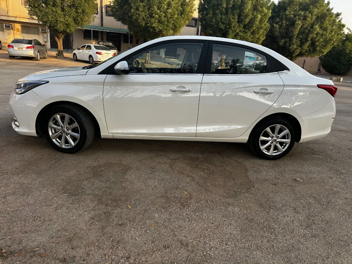 Car image 8