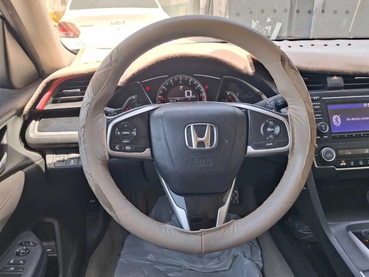 Car image 18