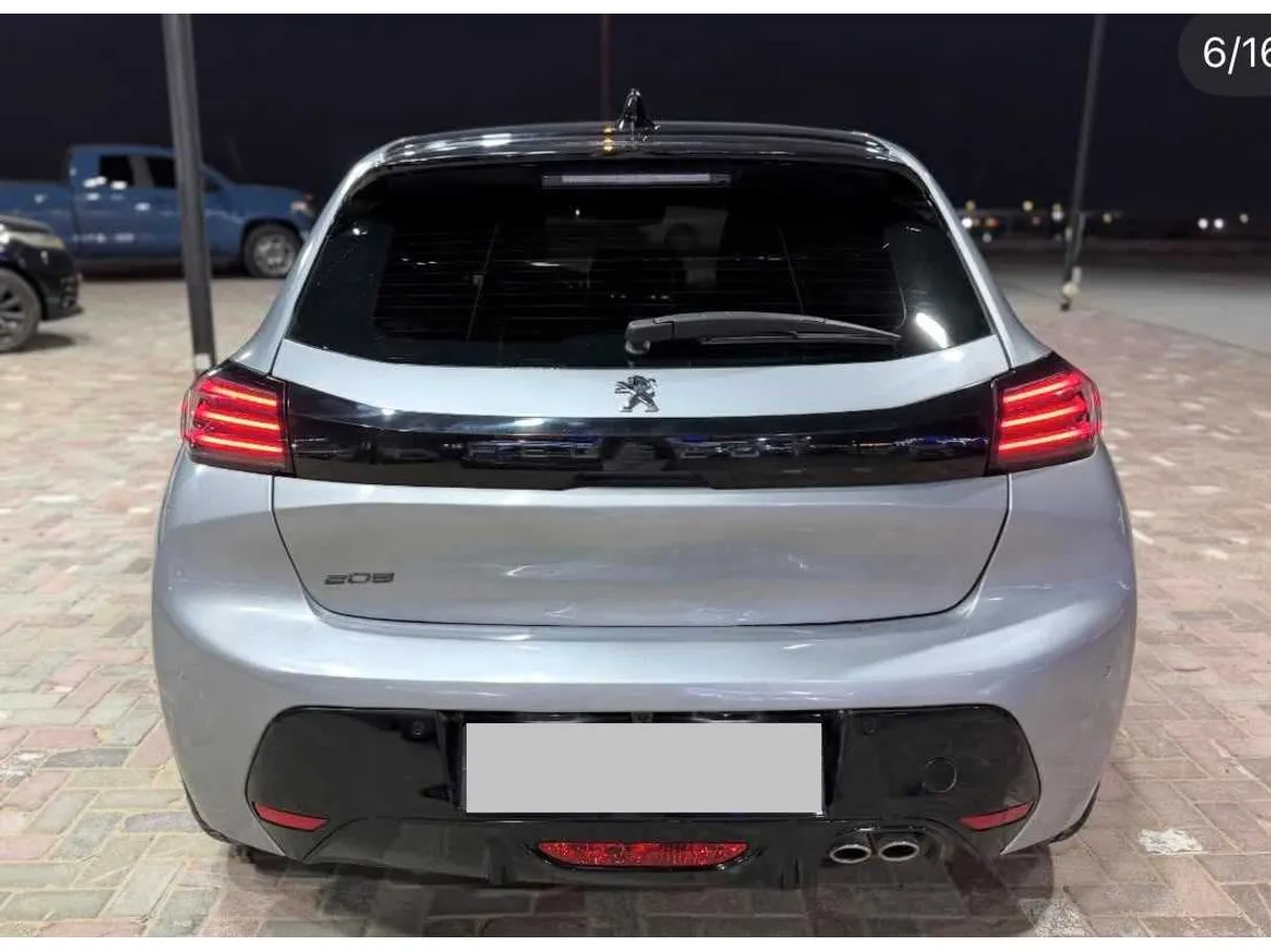Car image 5