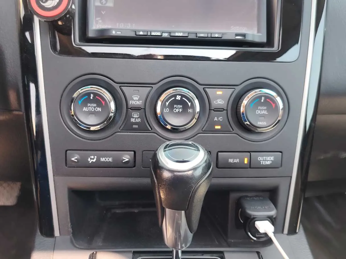 Car image 19