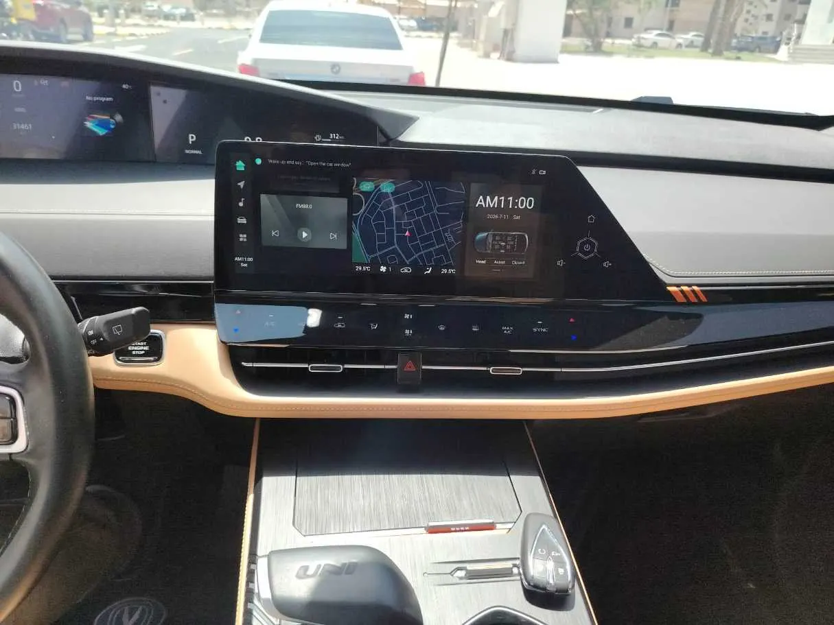 Car image 19
