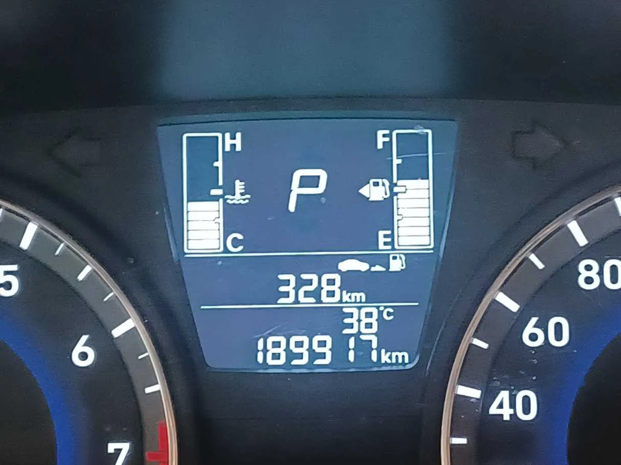 Car image 18