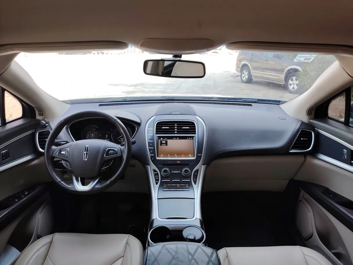 Car image 17