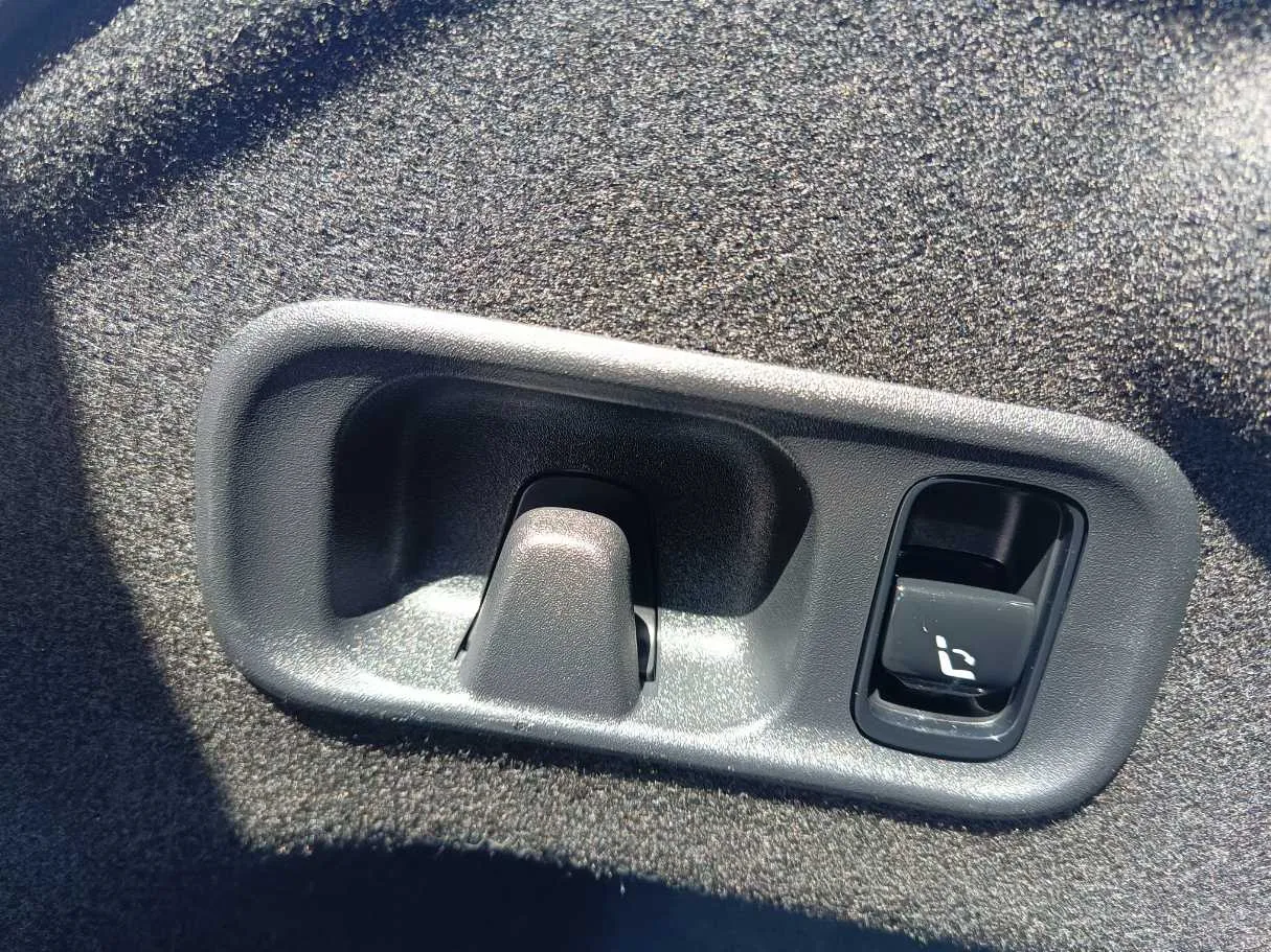 Car image 40