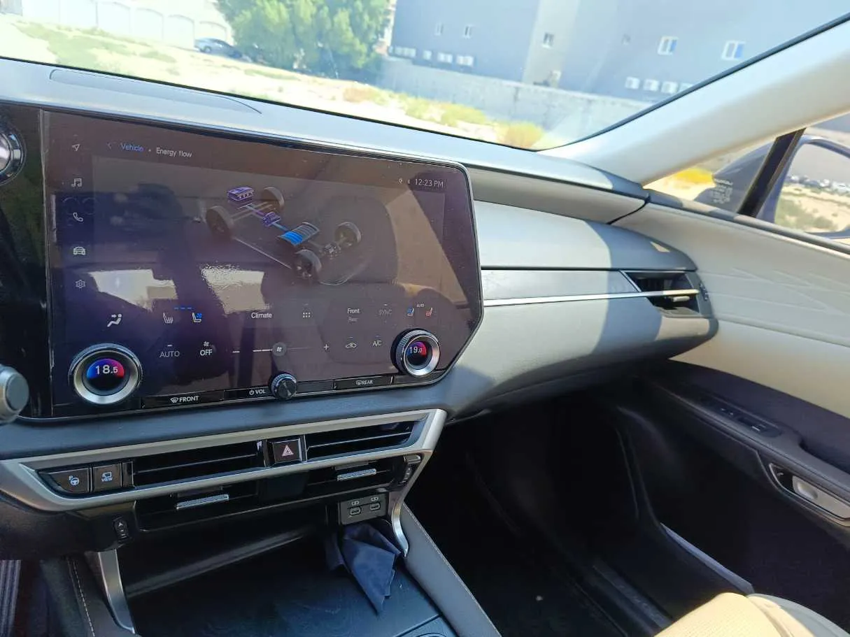 Car image 23