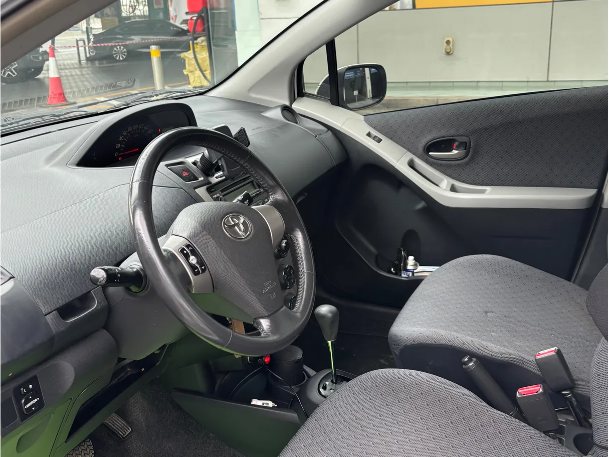 Car image 5