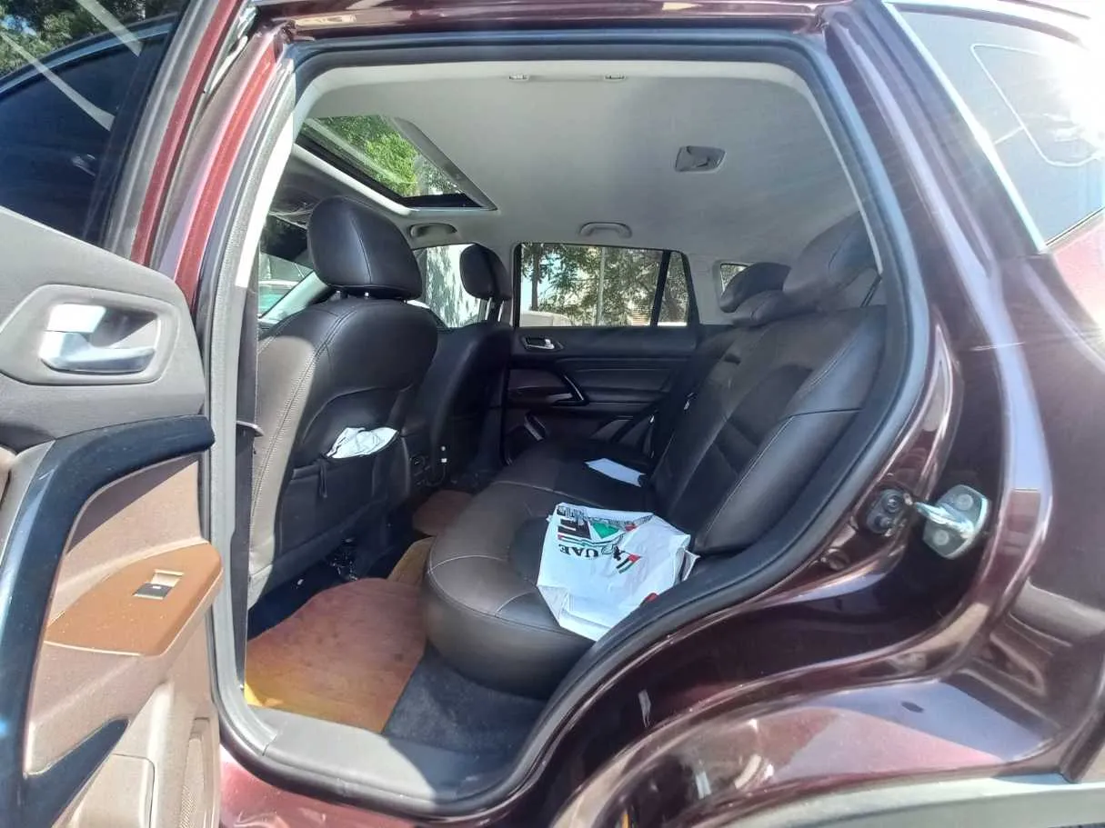 Car image 13
