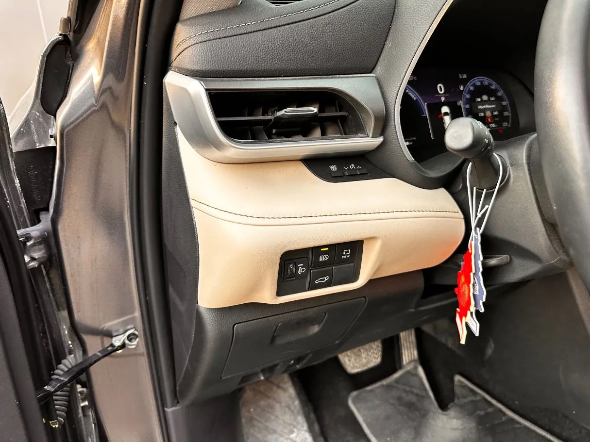 Car image 29