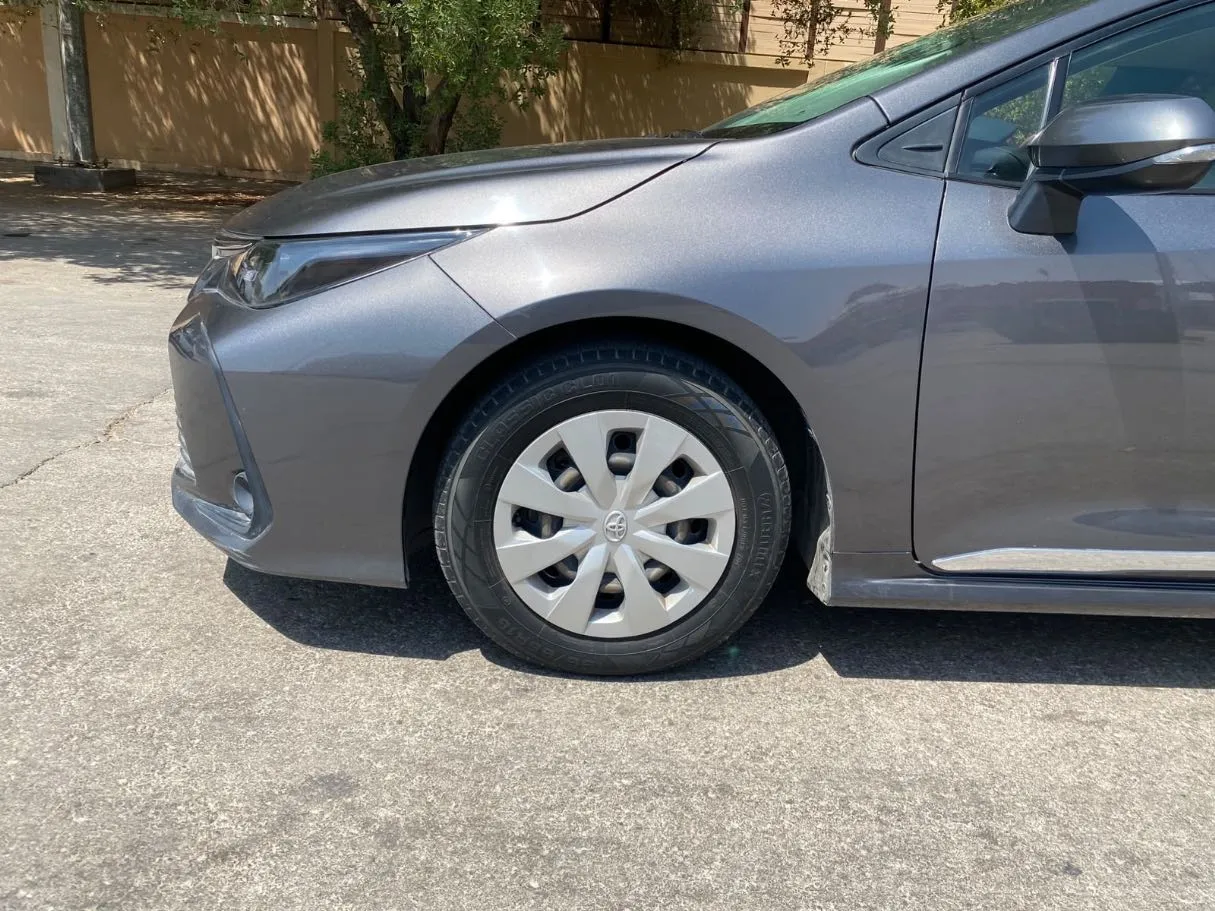 Car image 9