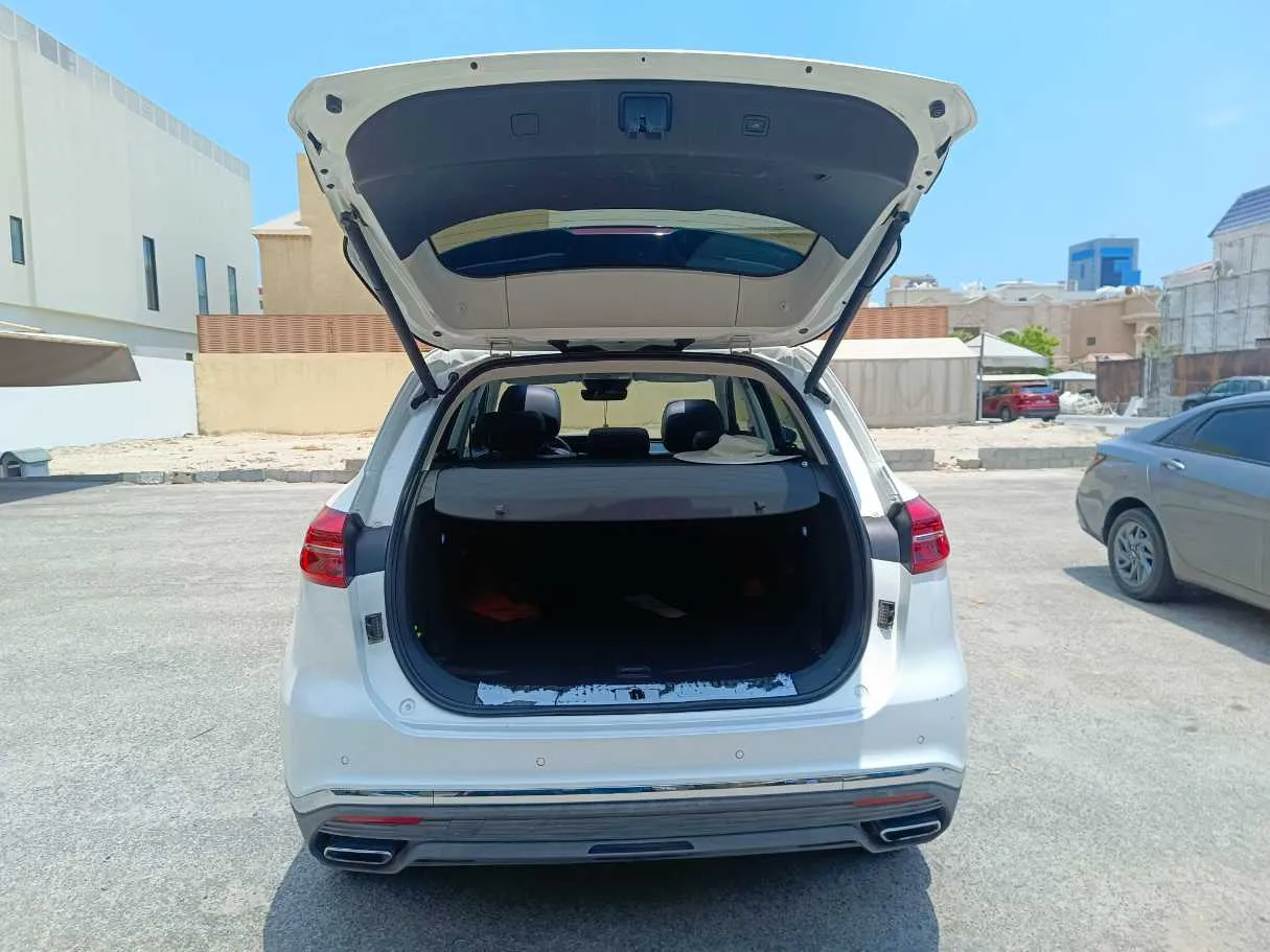Car image 25