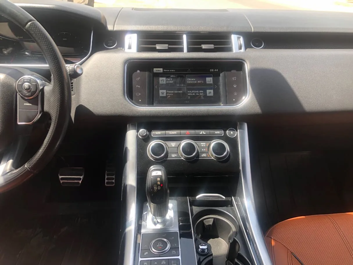 Car image 16