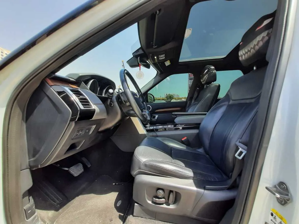 Car image 12