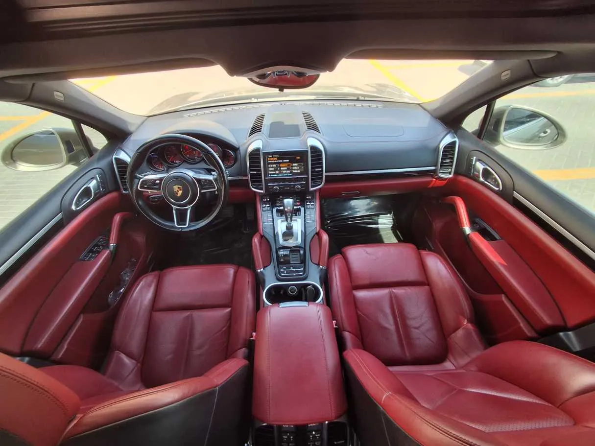 Car image 18