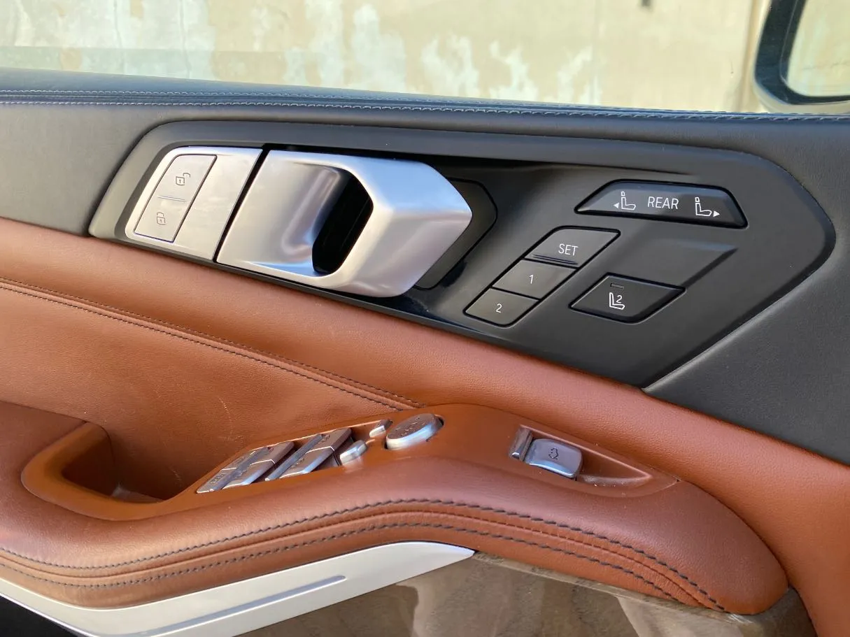 Car image 27