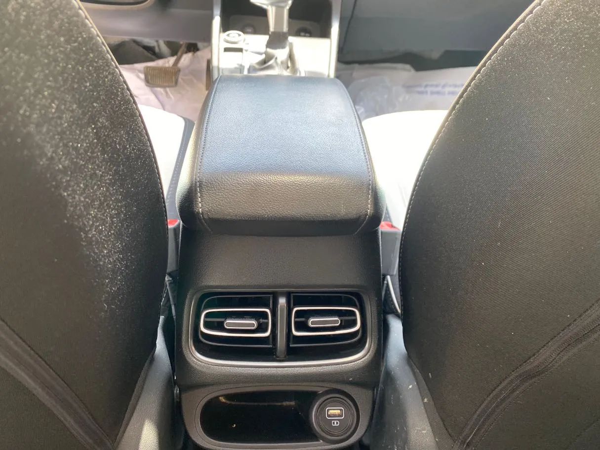 Car image 26
