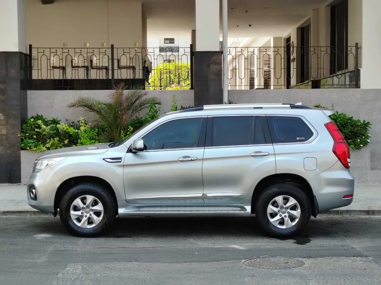 Car image 8