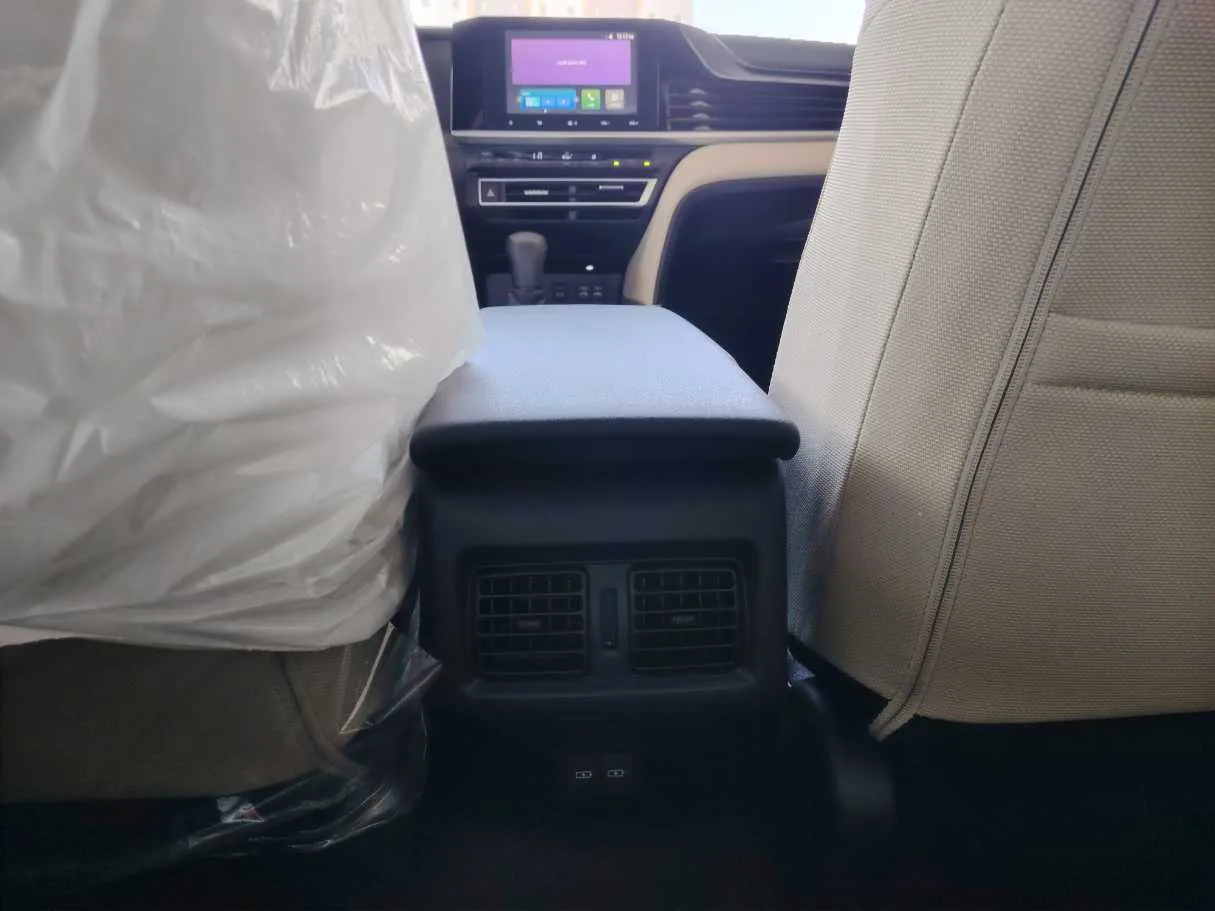 Car image 30