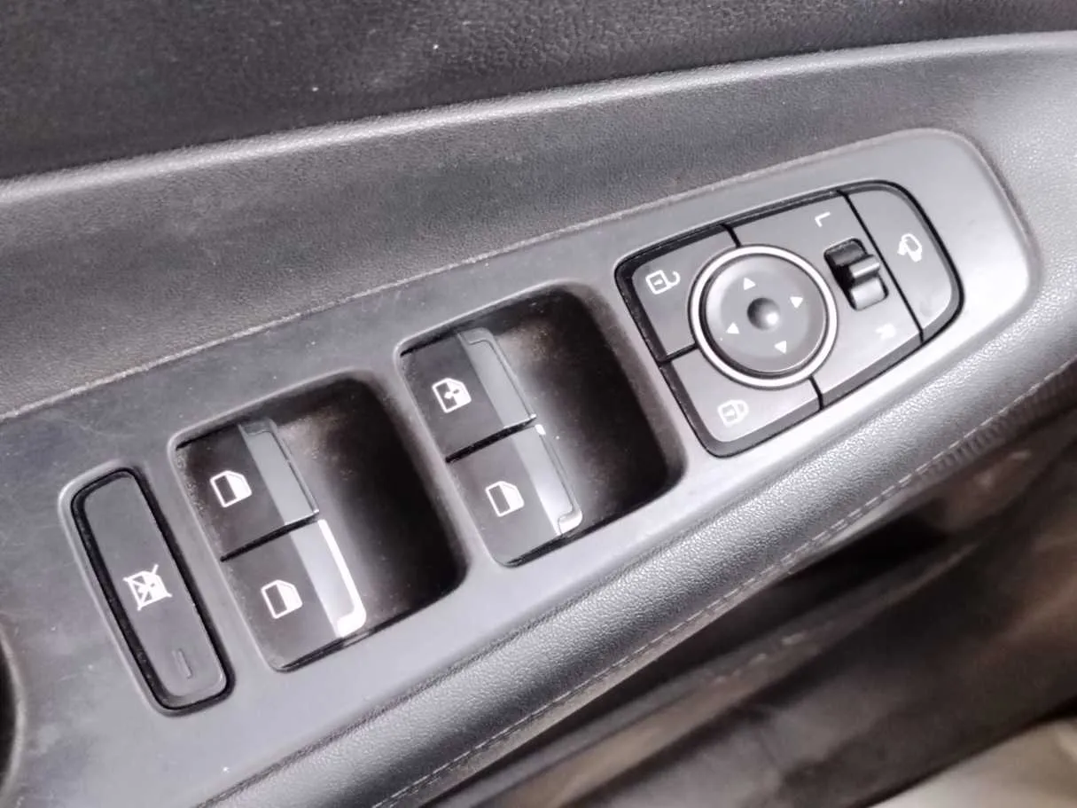 Car image 27