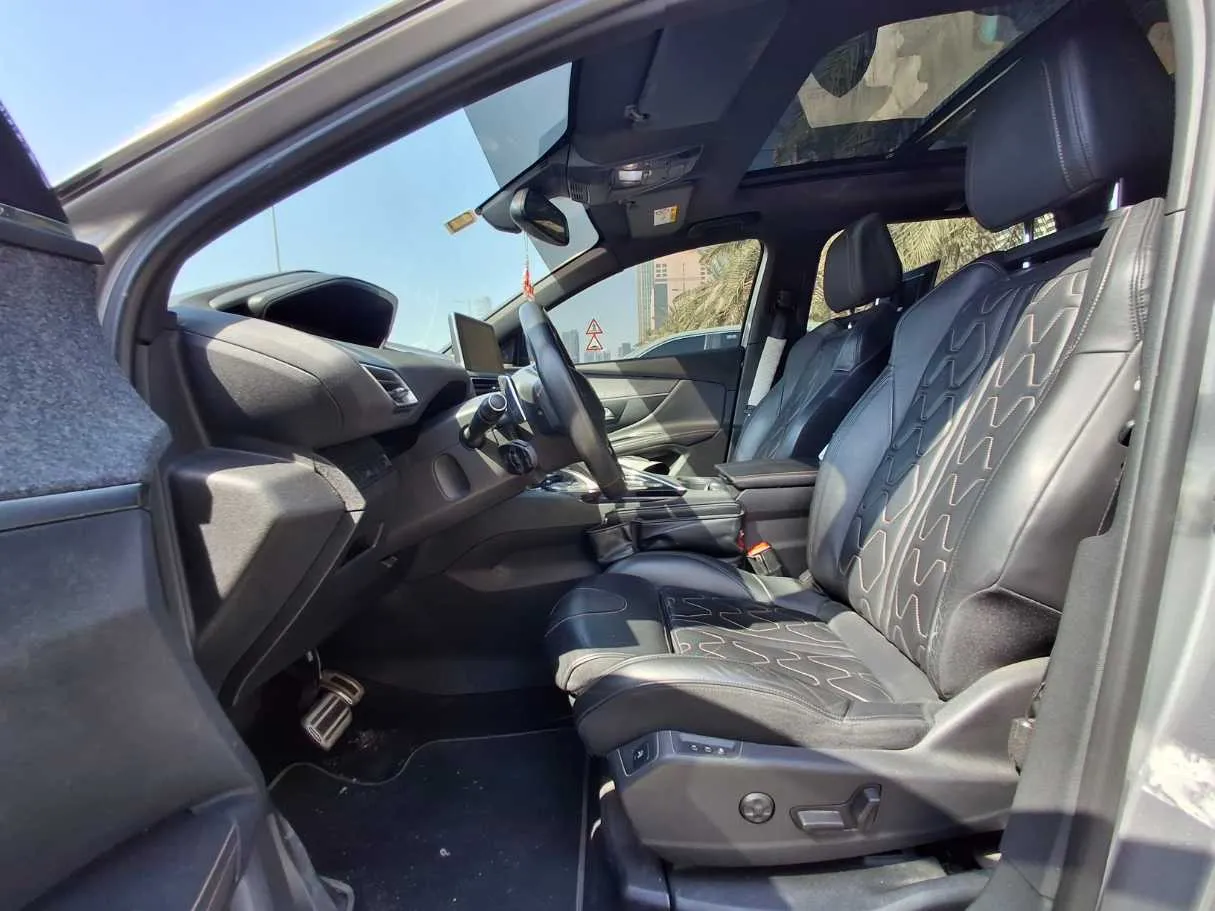 Car image 12